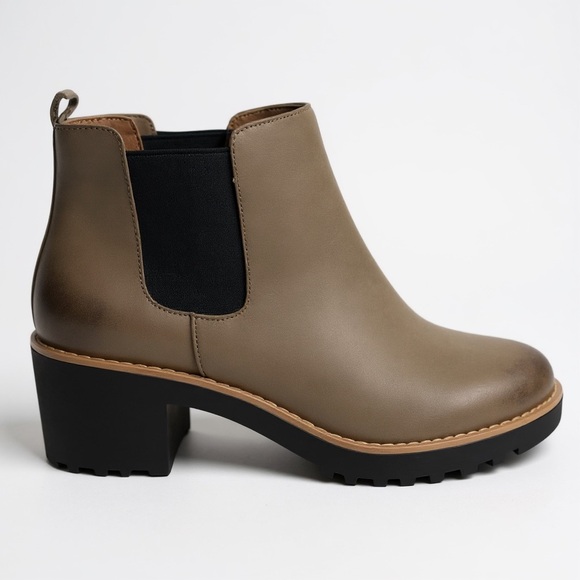 Womens Caslon Joshua Chelsea Leather Boots ,Water Resistant 7.5 Tan Gray - Picture 1 of 7